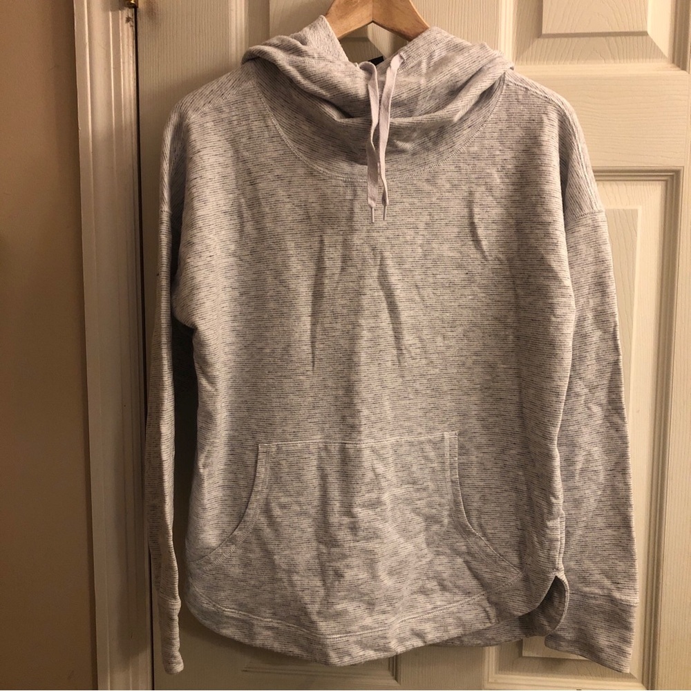 Champion sz-m sweatshirt  white with pin stripes. EUC